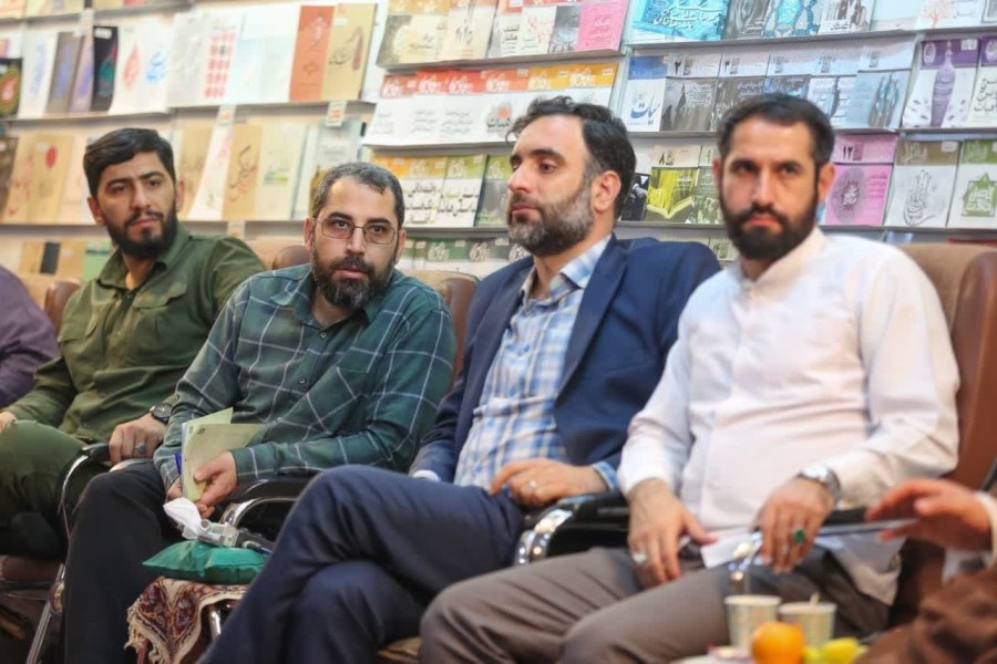 چهاردهمین نشست صمیمانه جمعی‌‌ از ستایشگران جوان اهل‌بیت(ع)