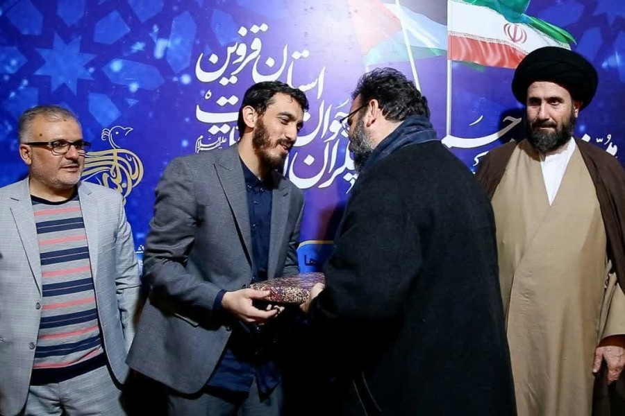 چهارمین نشست‌صمیمانه جمعی‌ازستایش‌گران‌جوان آستان‌اهل‌بیت(ع) استان قزوین 