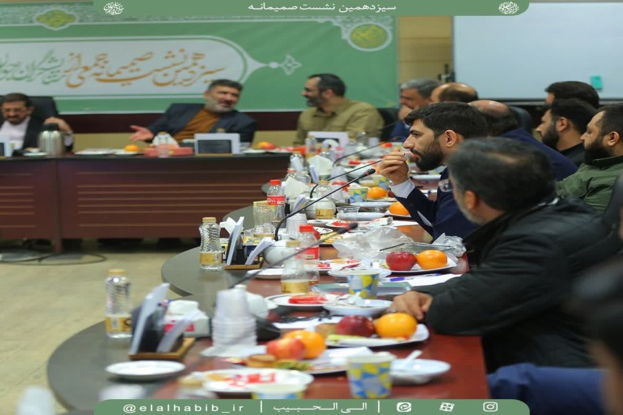 سیزدهمین نشست صمیمانه جمعی‌‌از ستایشگران جوان اهل‌بیت(ع) 