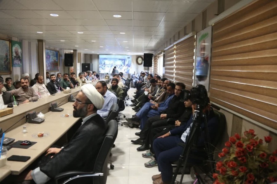 اولین‌نشست‌صمیمانه جمعی‌از ستایشگران و شاعران جوان آستان‌اهل‌بیت(ع) جنوب‌شرق استان‌تهران