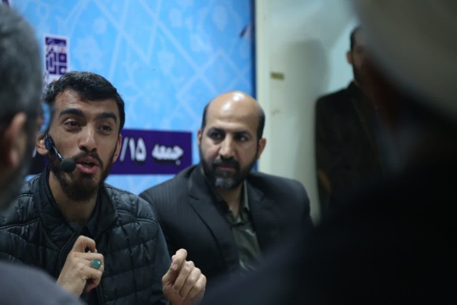 اولین‌نشست‌صمیمانه جمعی‌از ستایشگران و شاعران جوان آستان‌اهل‌بیت(ع) جنوب‌شرق استان‌تهران