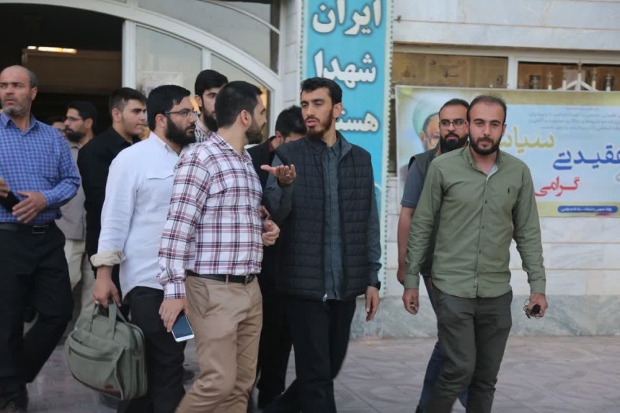 اولین‌نشست‌صمیمانه جمعی‌از ستایشگران و شاعران جوان آستان‌اهل‌بیت(ع) جنوب‌شرق استان‌تهران