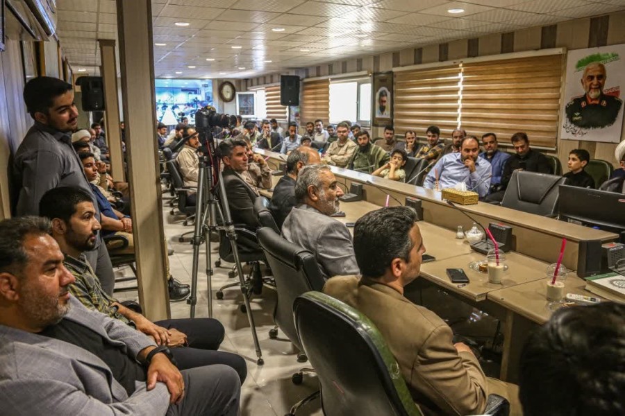 اولین‌نشست‌صمیمانه جمعی‌از ستایشگران و شاعران جوان آستان‌اهل‌بیت(ع) جنوب‌شرق استان‌تهران